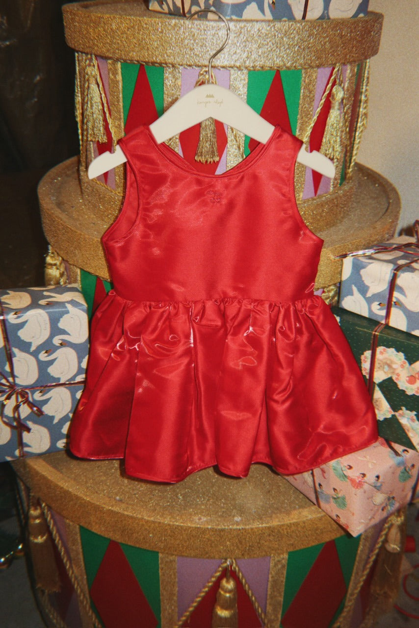 Konges Sløjd Bellis Dress in Barbados Cherry, lifestyle