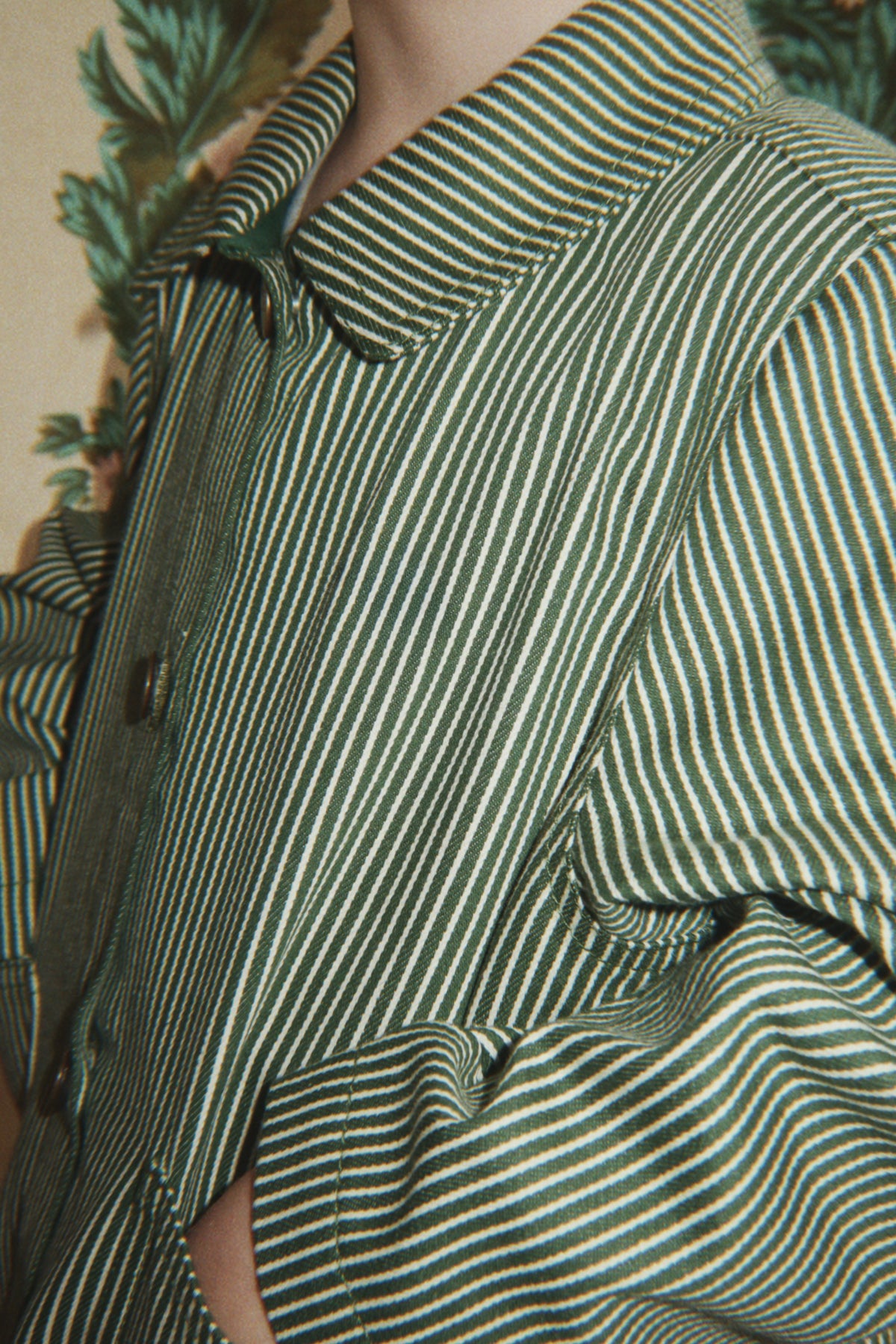 Konges Sløjd Luc Shirt Jacket GOTS in Milk Verte Stripe, lifestyle photo on model 2