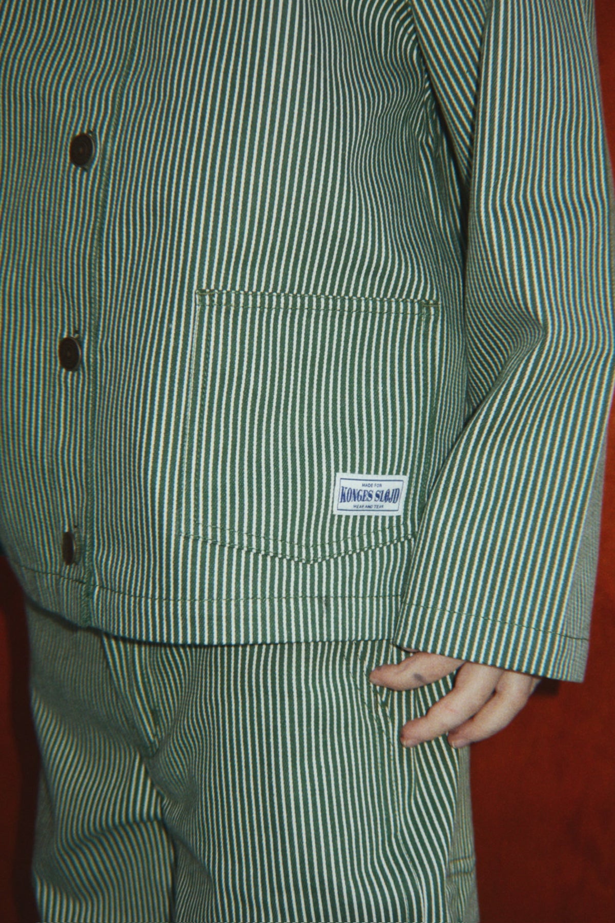 Konges Sløjd Luc Shirt Jacket GOTS in Milk Verte Stripe, lifestyle photo on model 1