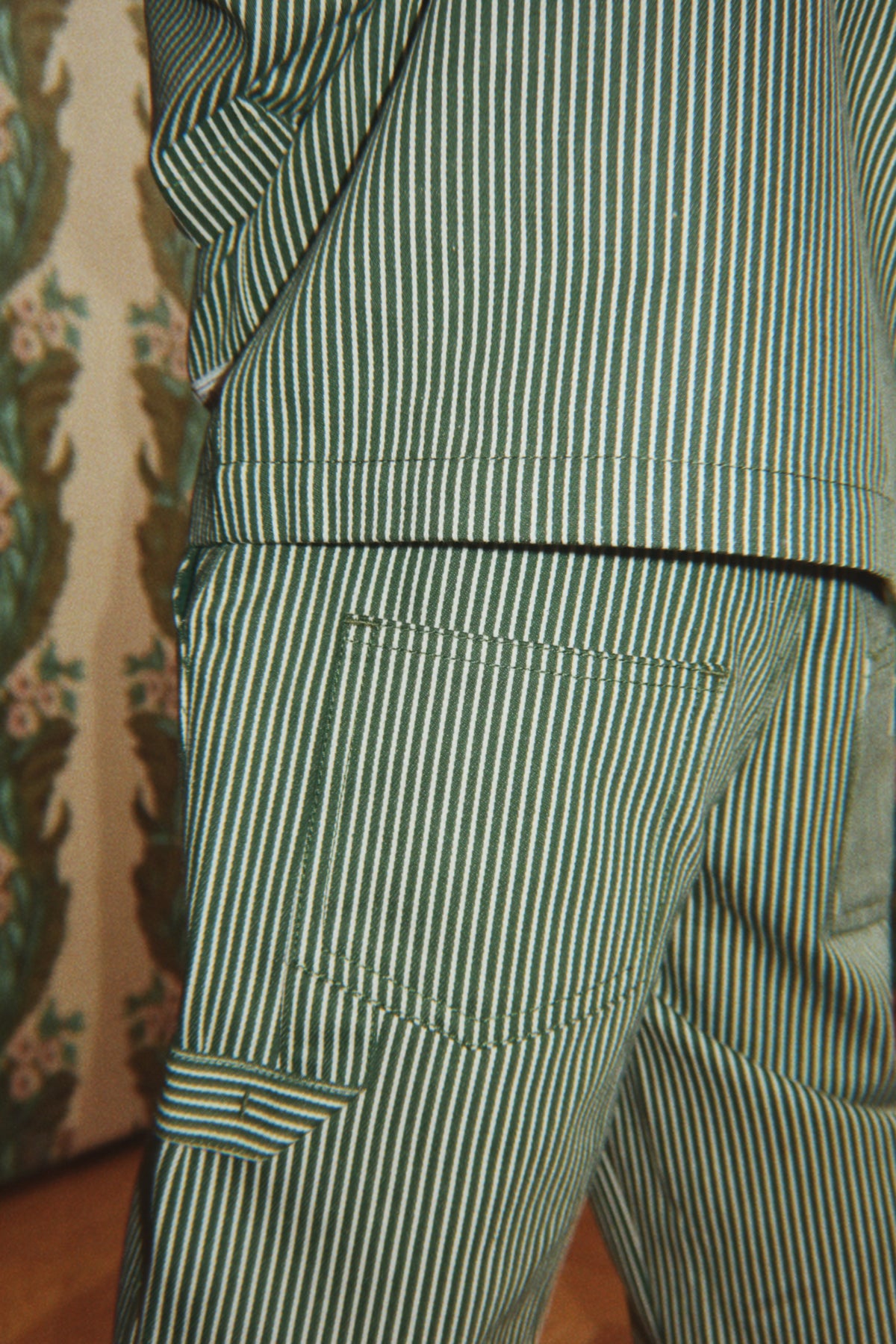 Konges Sløjd Luc Shirt Jacket GOTS in Milk Verte Stripe, lifestyle photo on model 5