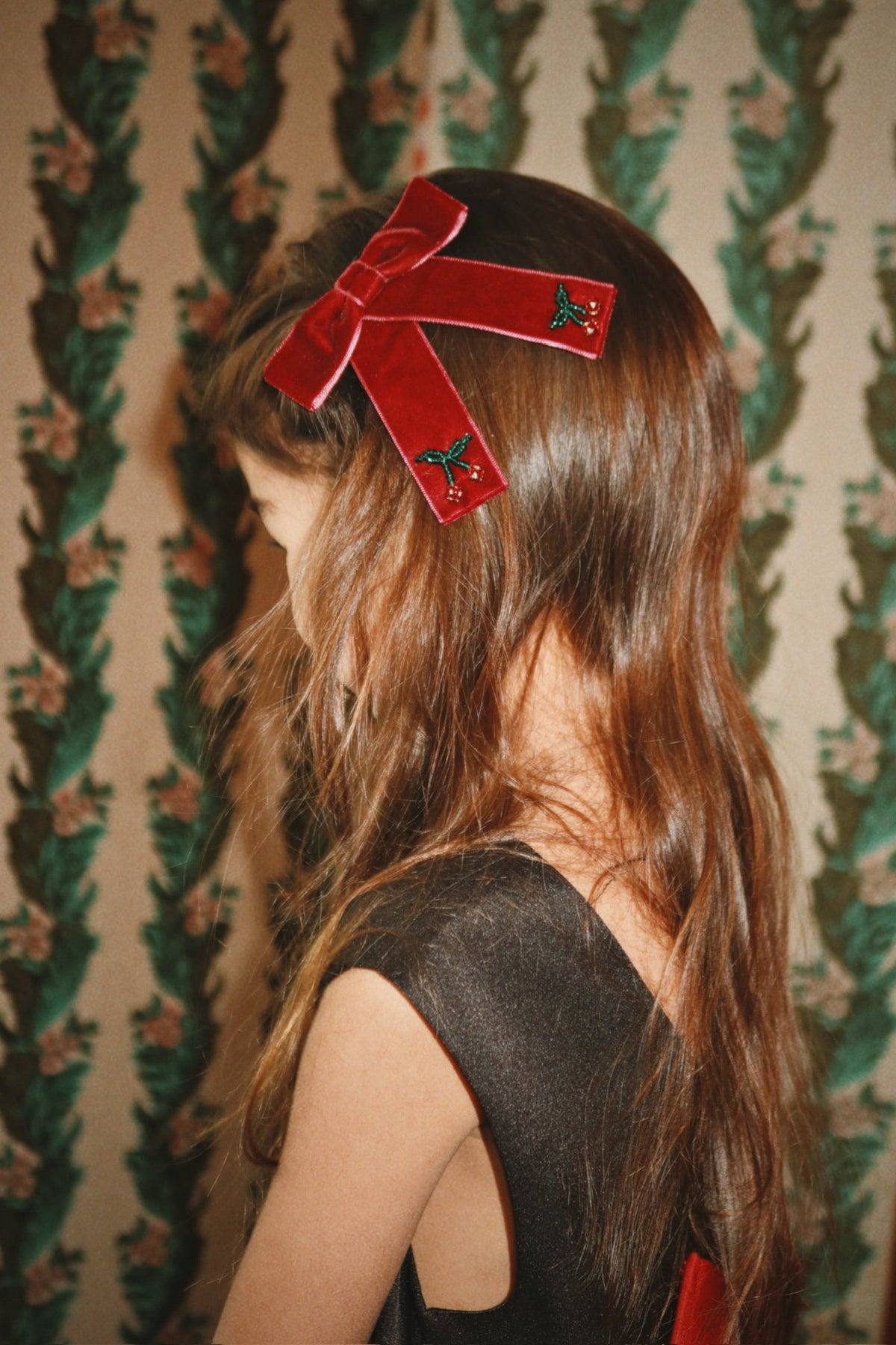 Konges Sløjd 2 Pack Juliette Bow Hair Clip in Rio Red, worn in hair lifestyle image